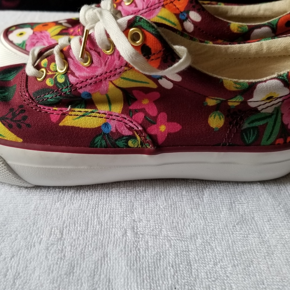Shoes - Picture 6 of 8